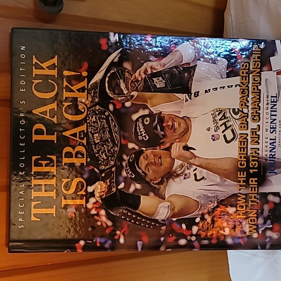 Special Collectors Edition "The Pack Is Back" - Picture 1 of 3